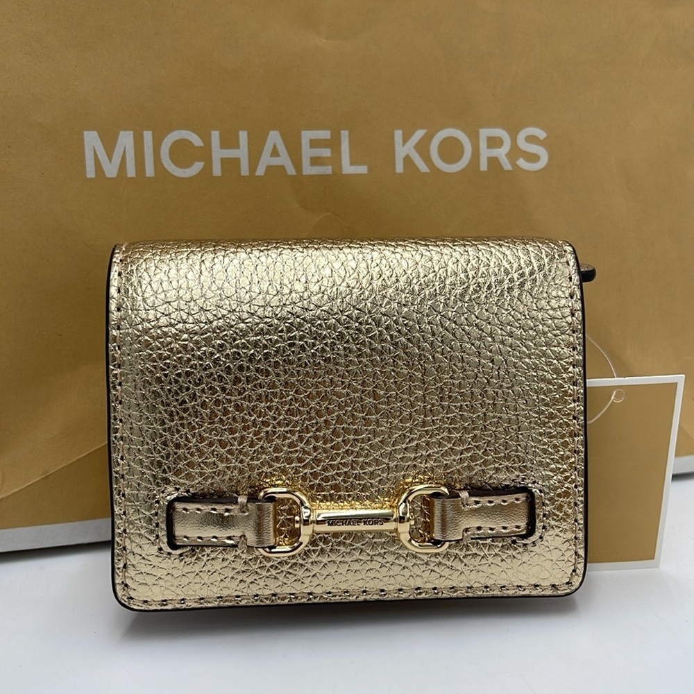 MICHAEL KORS
Carson Small Metallic Pebbled Leather Wallet
Pale Gold 
NWT - Picture 3 of 16